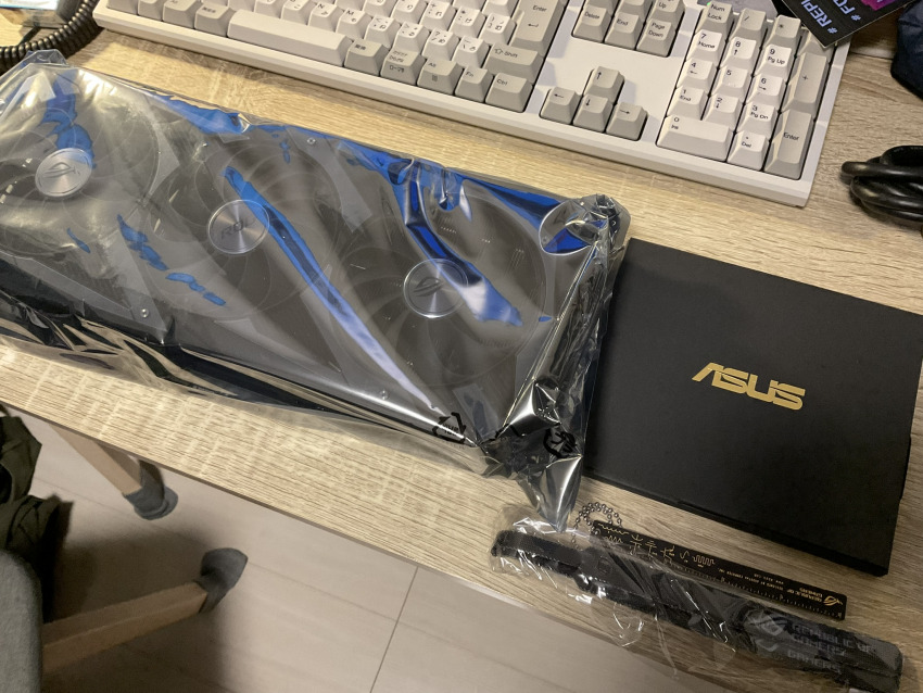 ASUS ROG-STRIX-RTX3080-O10G-V2-GAMING
付属品