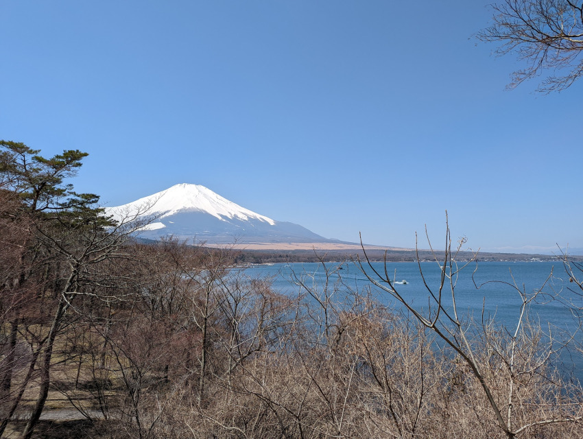 途中立ち寄った山中湖から見た富士山(山梨県)