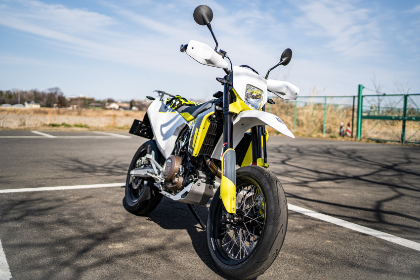 Husqvarna 701 Supermoto
納車
外観