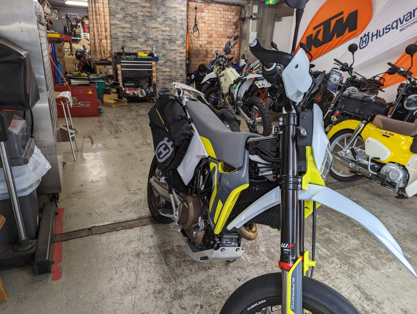 Husqvarna 701 Supermoto　維持費